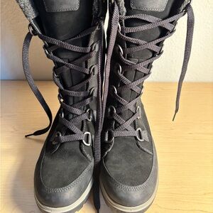 ECCO Women's sz 9 High Lace-Up Boots Black Suede &Lined (worn 1 time) Excellent